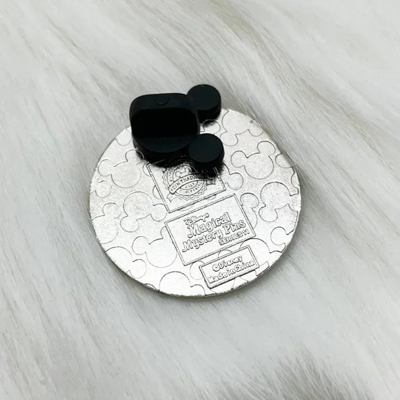 🔮 5/$25 Disney Magical Mystery Classic Donald Duck Pin - Picture 3 of 3